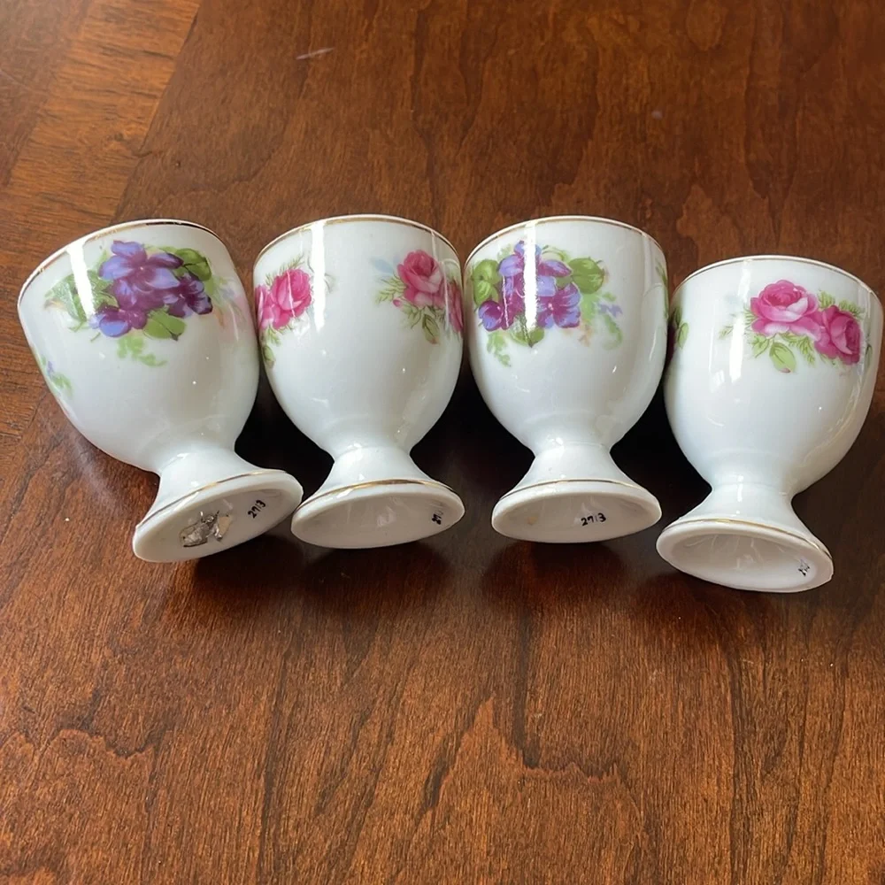 Set of 4 vintage porcelain egg cup holders roses and violets pattern - Picture 6 of 7